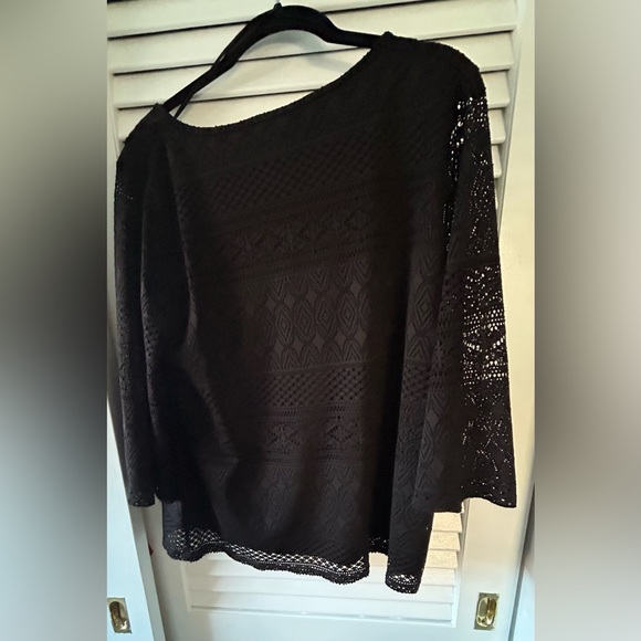 Like new Dana Buchman, black lace print pull over top in size large - Picture 4 of 8